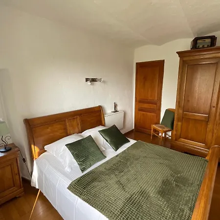 Ombre Bleue Du Figuier, 3* Ailhon